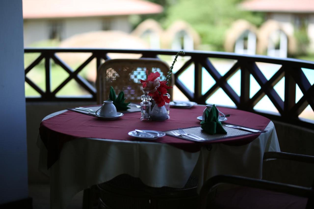 Hibiscus Garden Hotel Тиссамахарама Экстерьер фото