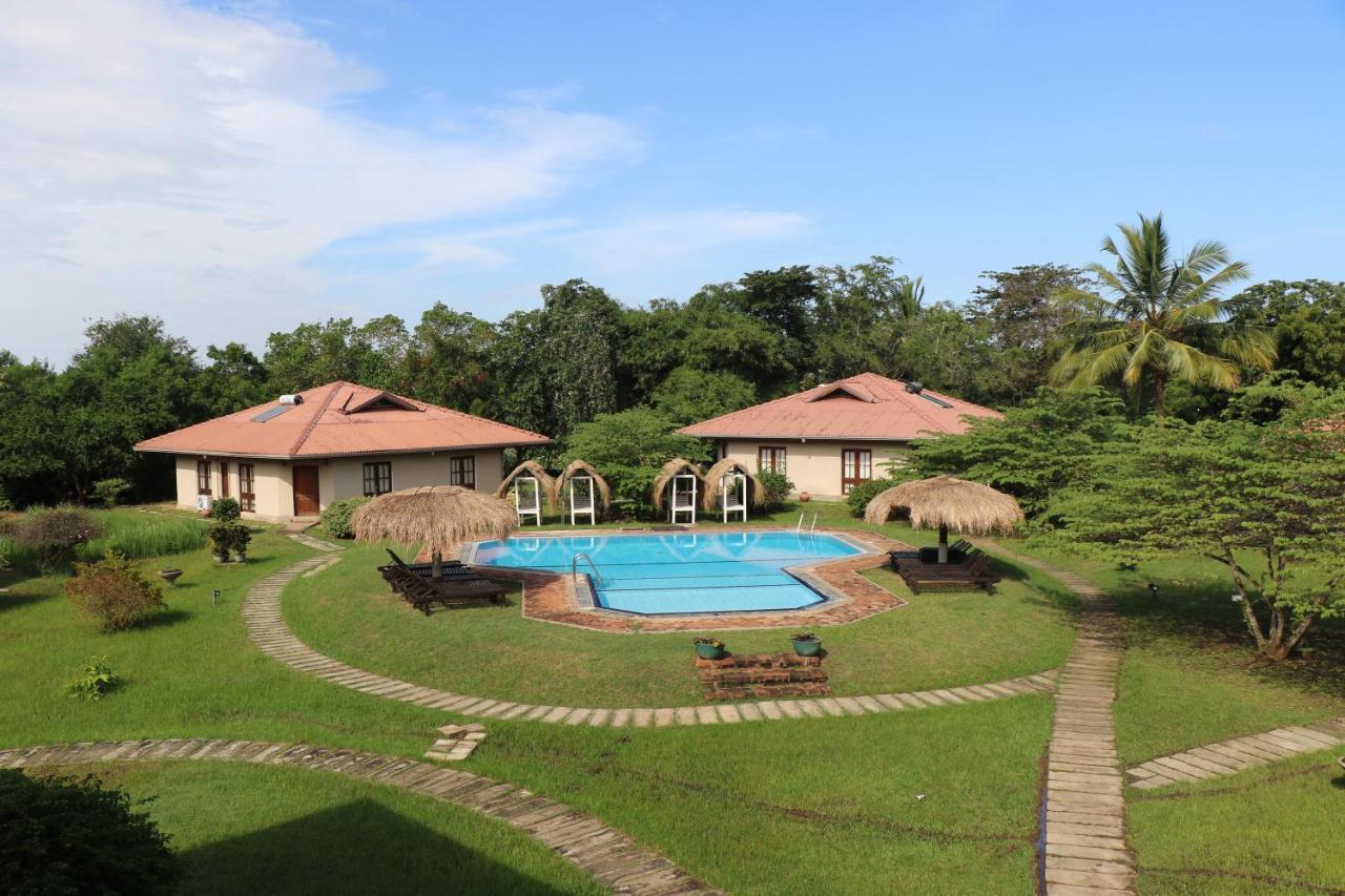 Hibiscus Garden Hotel Тиссамахарама Экстерьер фото